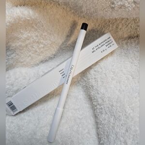 r.e.m. beauty At The Borderline Gel Eyeliner Pencil in the shade "Bardot."